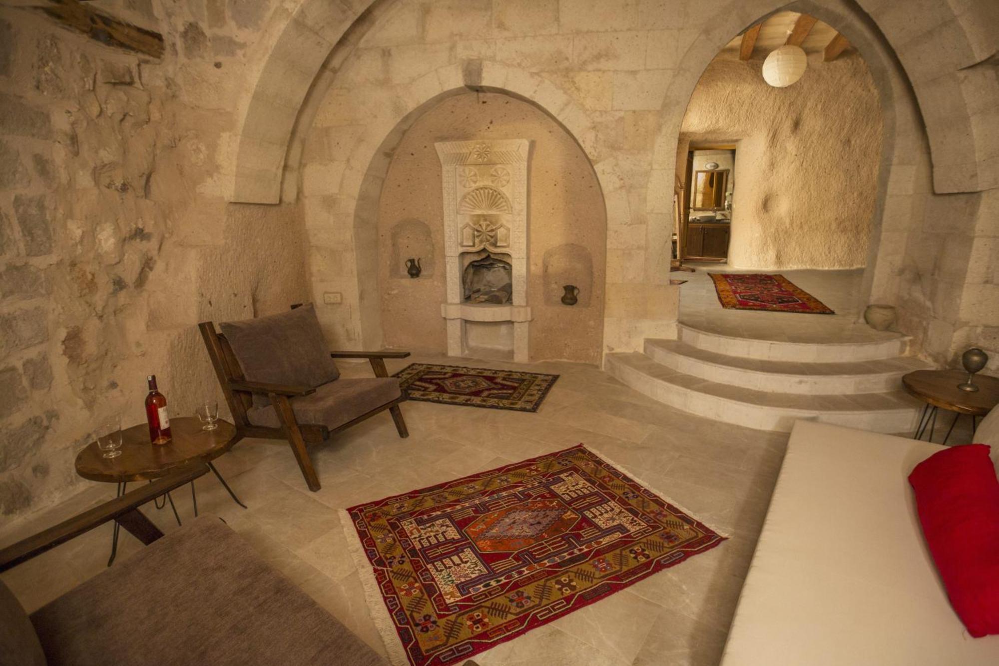 Helike Cave Suites Uchisar Bilik gambar